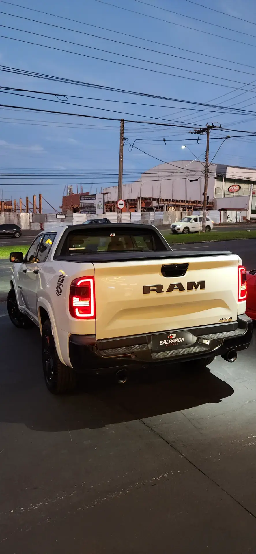 RAM RAMPAGE R/T NFL EDITION 2.0 TURBO 4X4 2024 - foto 9