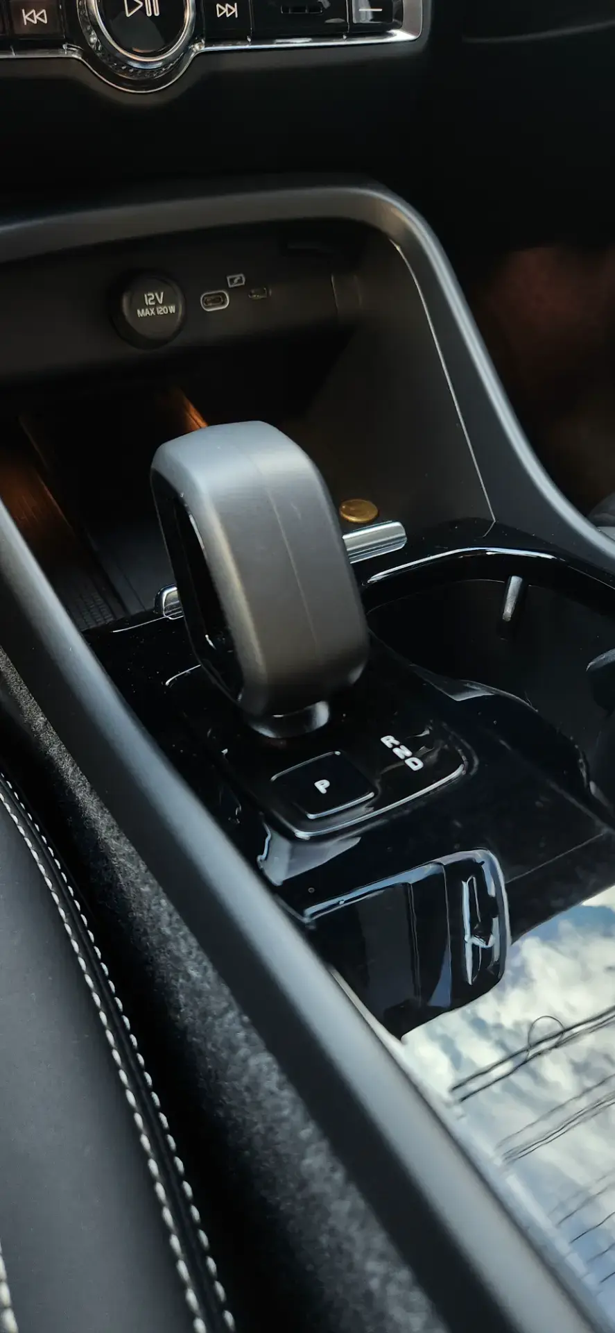 VOLVO C40 RECHARGE P6 PLUS PURE ELECTRIC 2024 - foto 8